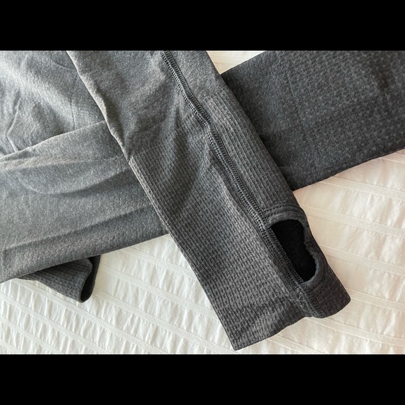 SOLD Gymshark cropped workout top - Picture 5 of 5